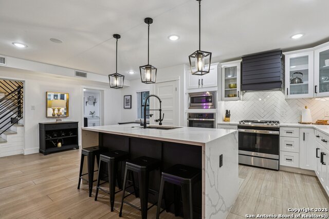 Listing photo id 5 for 198 Guadalupe River