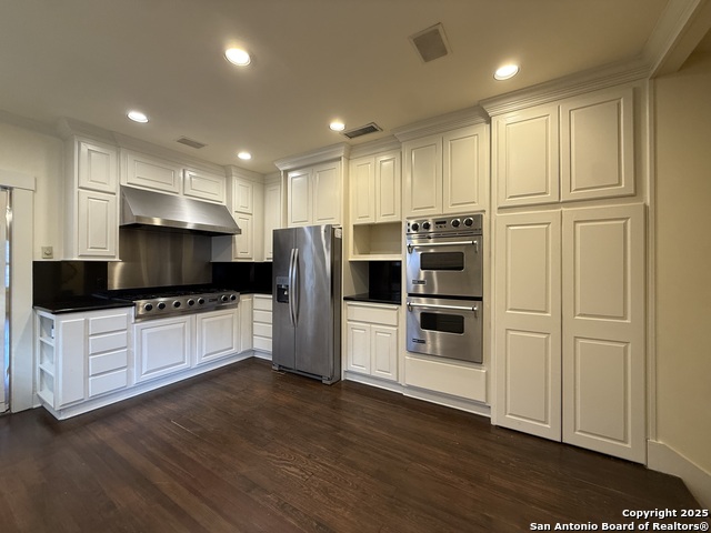 Image 12 of 32 For 334 Gramercy W