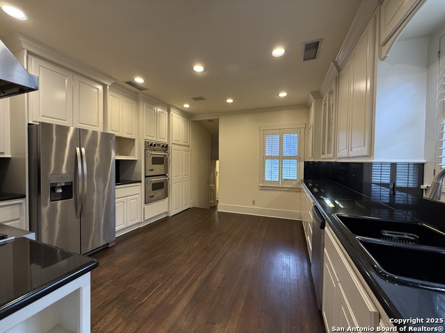 Image 14 of 32 For 334 Gramercy W