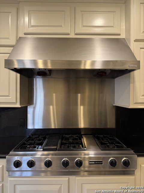 Image 15 of 32 For 334 Gramercy W