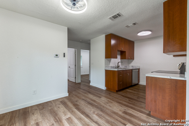 Image 5 of 24 For 8836 Meadow Trace