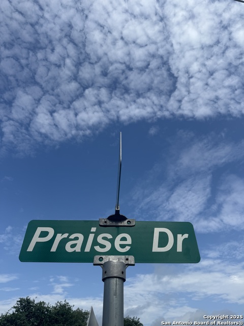 Image 7 of 7 For 299 Praise Dr
