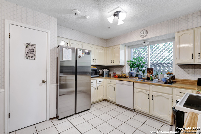 Image 10 of 23 For 14211 Chadbourne