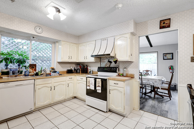 Image 8 of 23 For 14211 Chadbourne