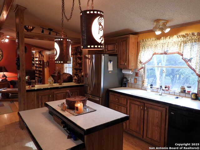 Image 18 of 78 For 164 18th E 