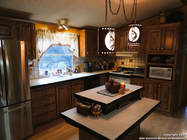 Image 19 of 78 For 164 18th E 