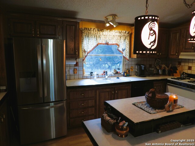 Image 20 of 78 For 164 18th E 