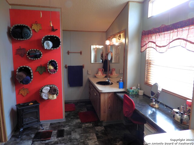 Image 29 of 78 For 164 18th E 