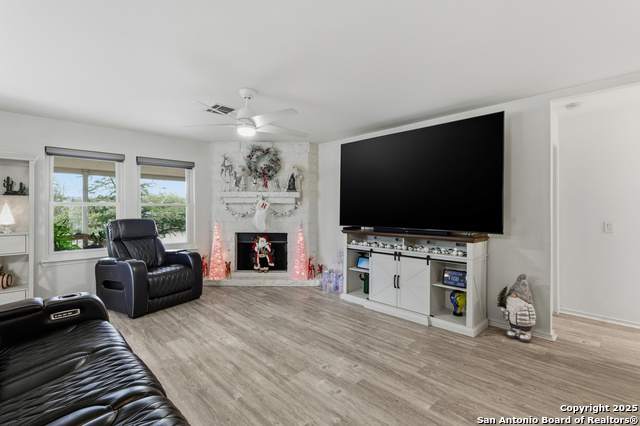 Image 10 of 47 For 15718 Hastings Park