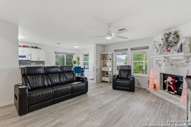 Image 11 of 47 For 15718 Hastings Park