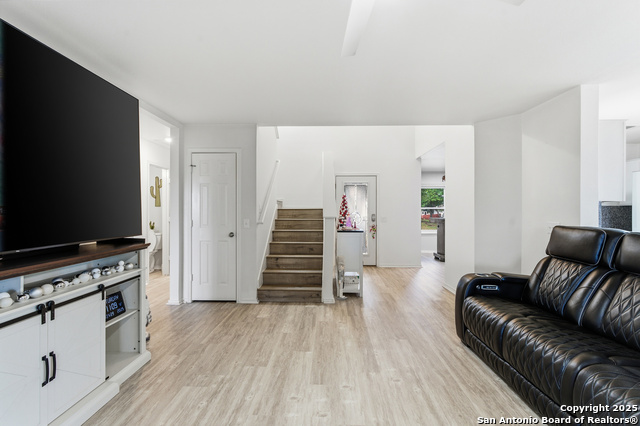 Image 13 of 47 For 15718 Hastings Park