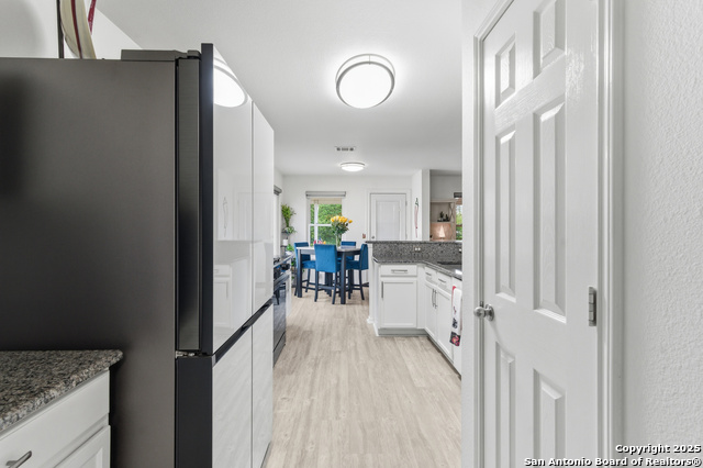 Image 17 of 47 For 15718 Hastings Park