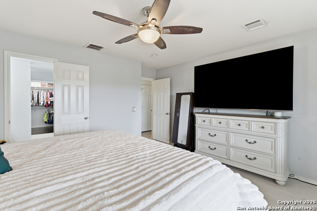 Image 23 of 47 For 15718 Hastings Park