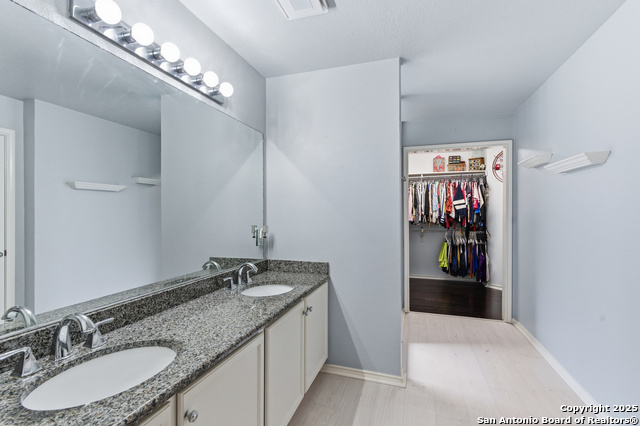 Image 25 of 47 For 15718 Hastings Park