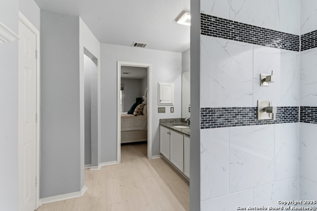 Image 26 of 47 For 15718 Hastings Park