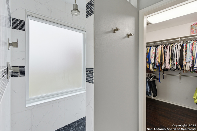 Image 27 of 47 For 15718 Hastings Park