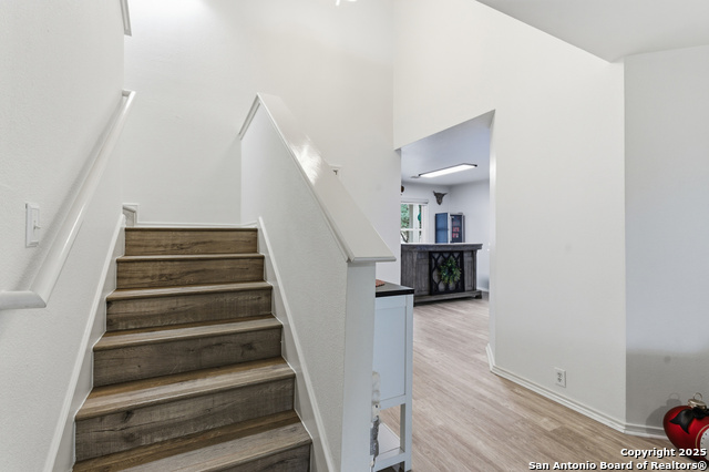 Image 32 of 47 For 15718 Hastings Park