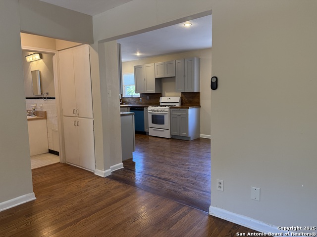 Image 5 of 13 For 123 Marcia  3