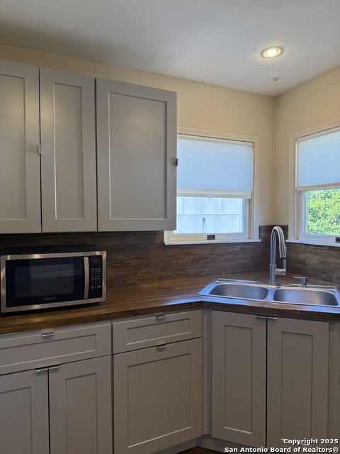 Image 6 of 13 For 123 Marcia  3