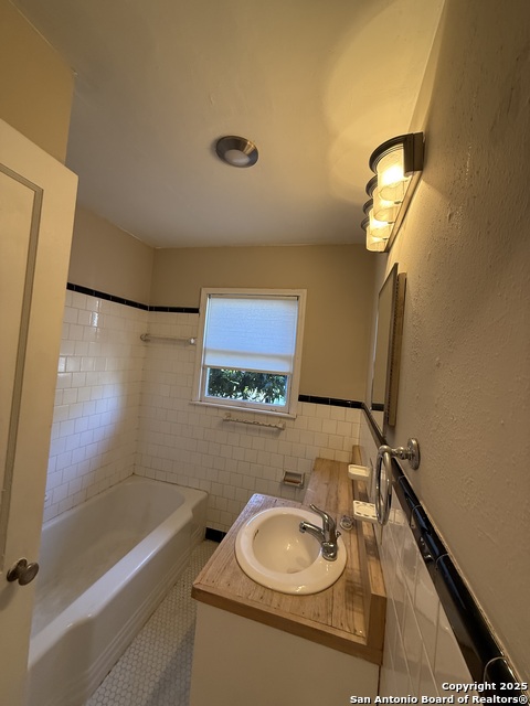 Image 9 of 13 For 123 Marcia  3