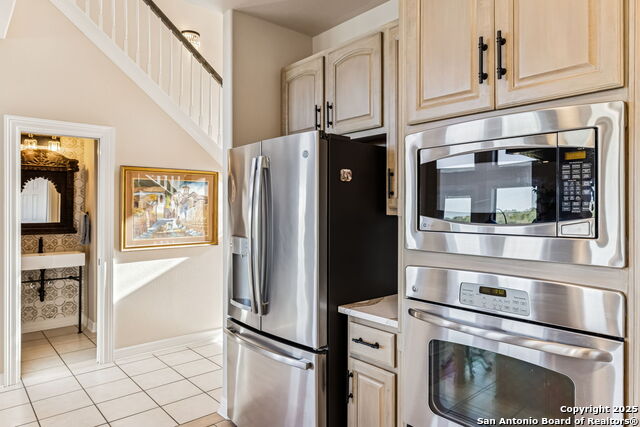 Image 17 of 50 For 19324 Strauss