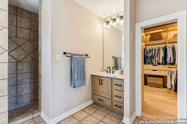 Image 38 of 50 For 19324 Strauss