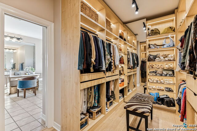 Image 39 of 50 For 19324 Strauss