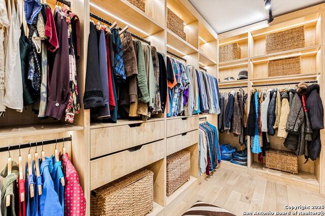 Image 40 of 50 For 19324 Strauss