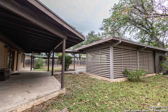 Image 10 of 24 For 330 Louise