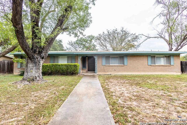 Image 3 of 24 For 330 Louise