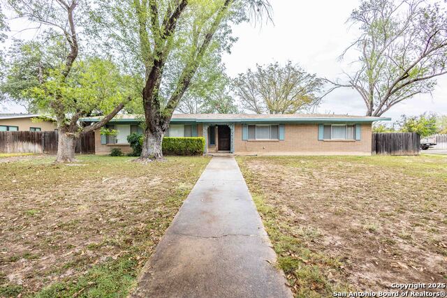 Image 5 of 24 For 330 Louise