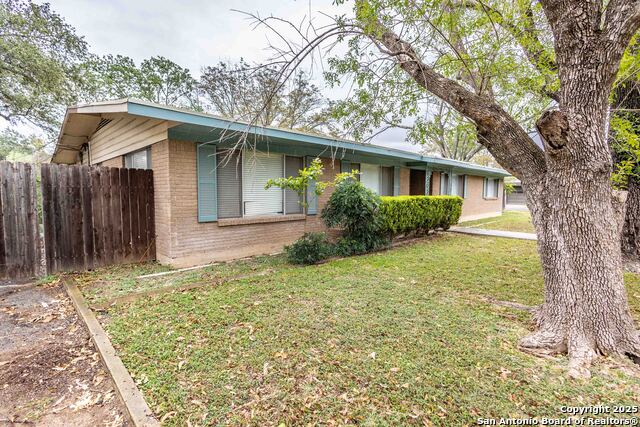 Image 6 of 24 For 330 Louise