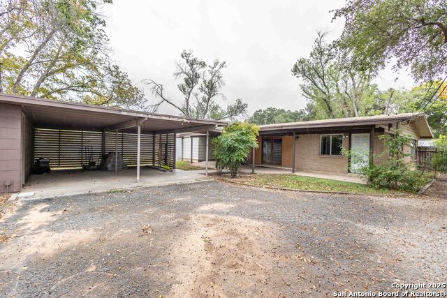 Image 7 of 24 For 330 Louise