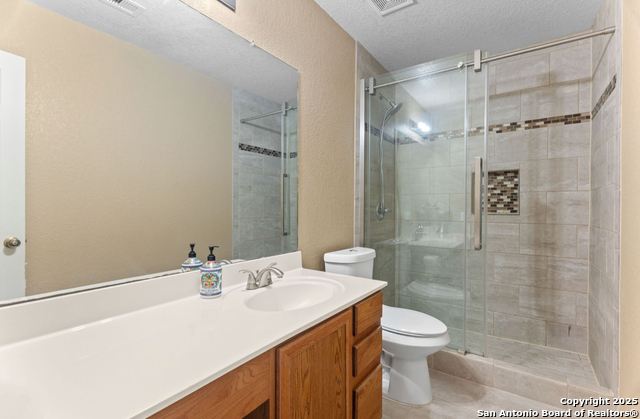 Image 22 of 25 For 10818 Butterfly Flat