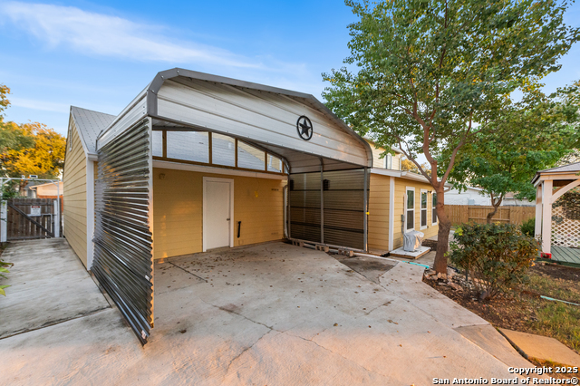 Image 41 of 46 For 6611 Cades