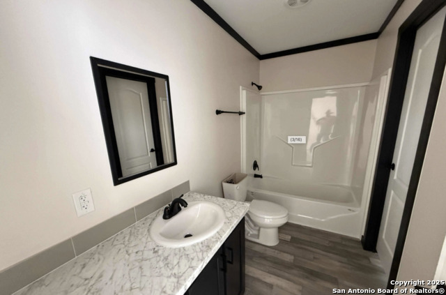 Image 4 of 5 For Lot G Cr 124