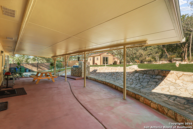 Listing photo id 17 for 7339 Shady Hollow