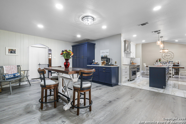 Listing photo id 2 for 7339 Shady Hollow