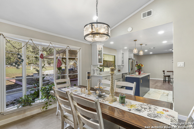 Listing photo id 4 for 7339 Shady Hollow