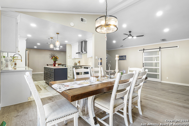 Listing photo id 5 for 7339 Shady Hollow