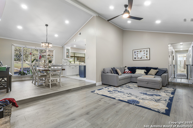 Listing photo id 6 for 7339 Shady Hollow