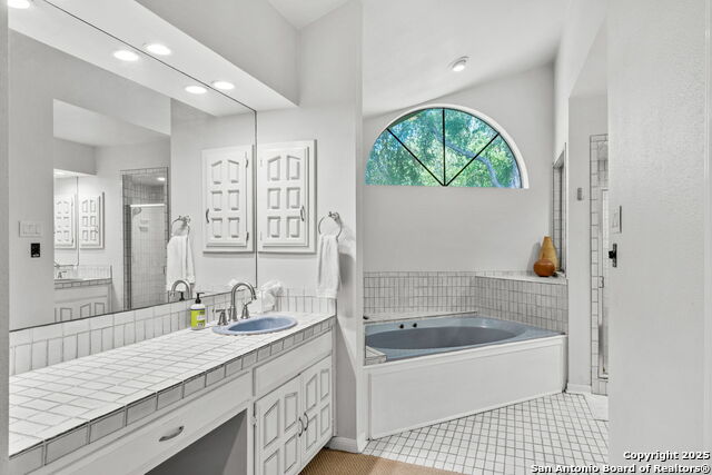 Image 18 of 27 For 1130 River Vista W