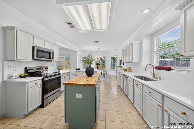 Image 14 of 37 For 210 English Oaks