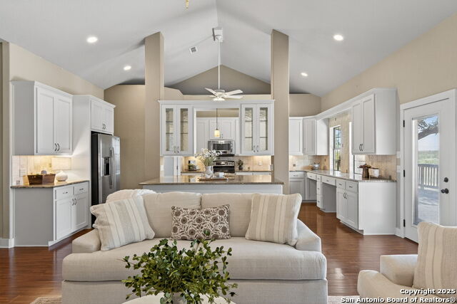 Image 10 of 42 For 905 Cypress Pass