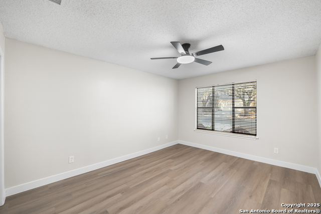 Image 17 of 27 For 8417 Echo Creek