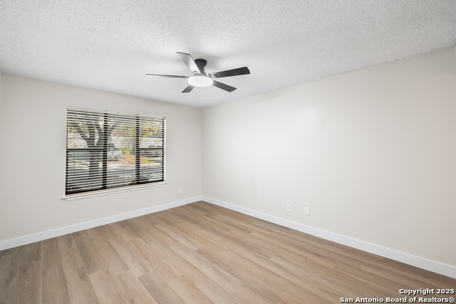 Image 19 of 27 For 8417 Echo Creek