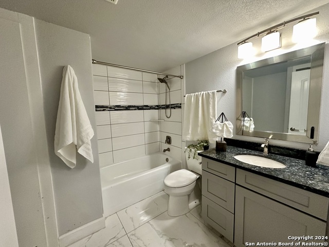 Image 10 of 36 For 7701 Wurzbach Rd 2301