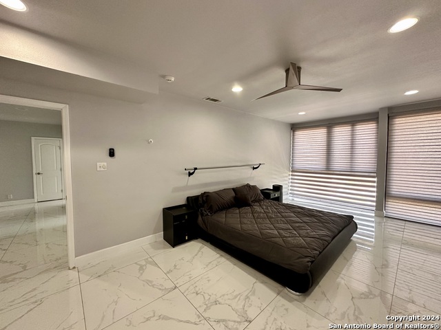 Image 13 of 36 For 7701 Wurzbach Rd 2301