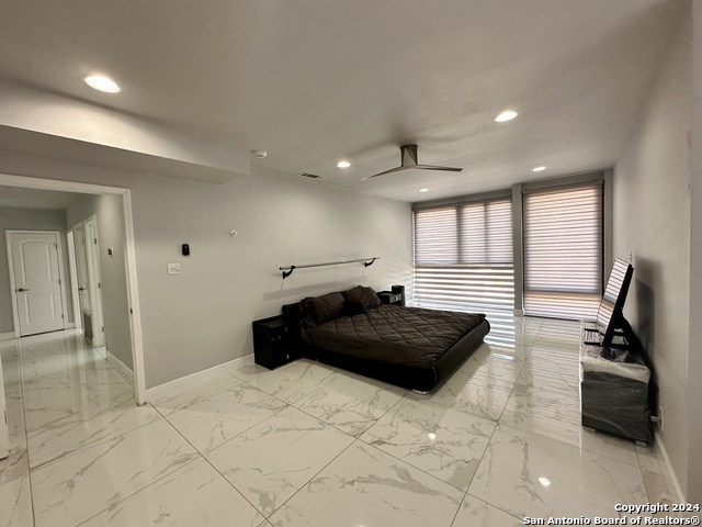 Image 14 of 36 For 7701 Wurzbach Rd 2301