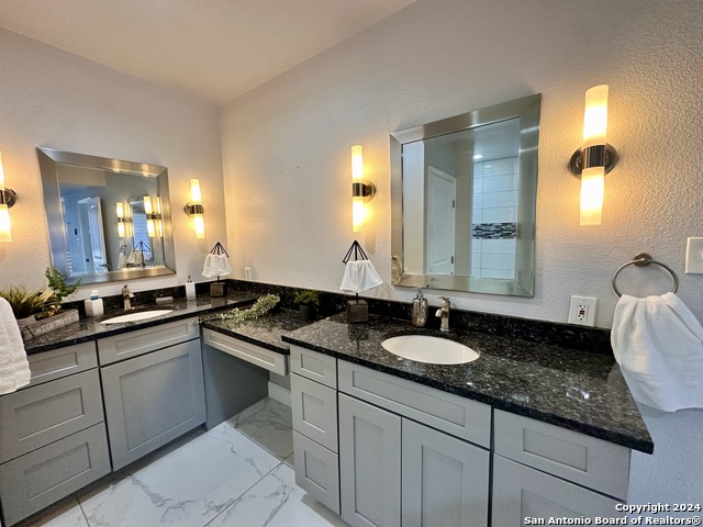 Image 16 of 36 For 7701 Wurzbach Rd 2301